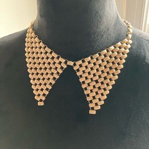 Collar necklace